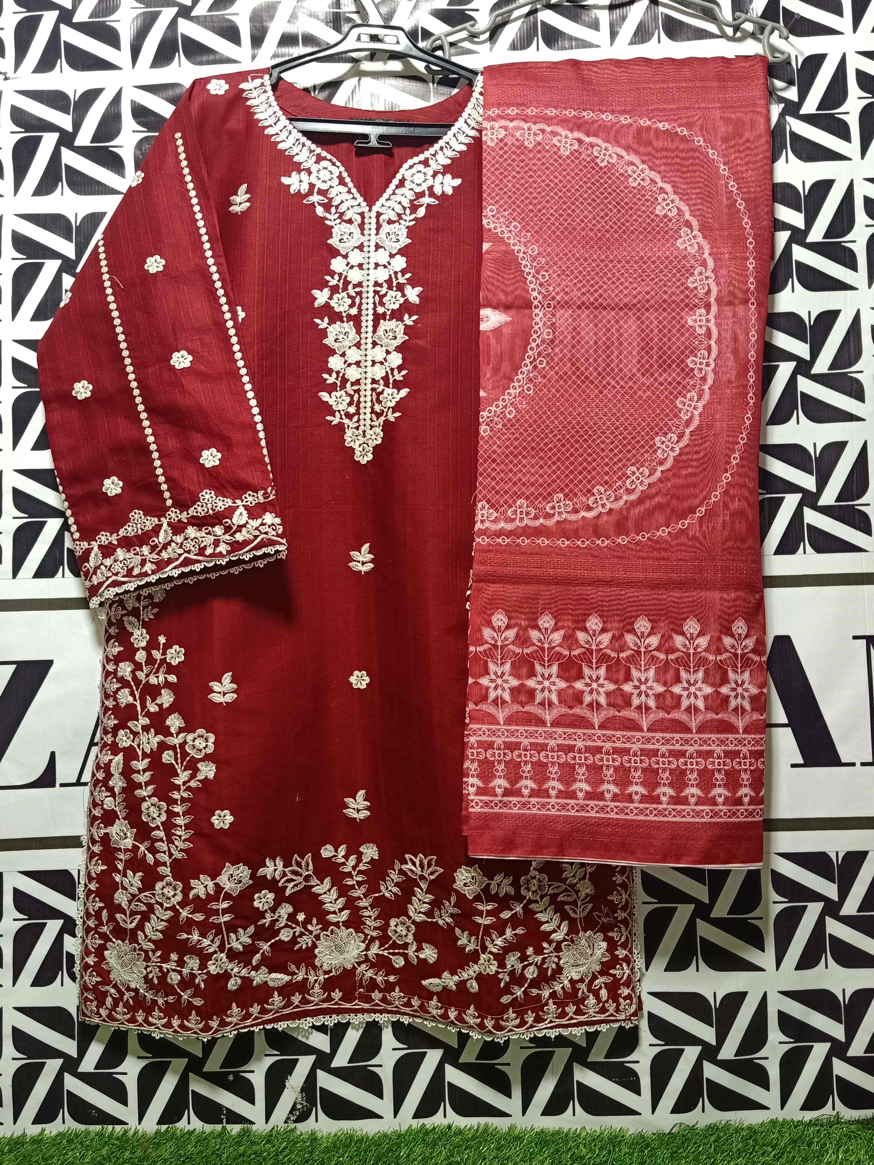 Mint Verdant Contrast – Deep Emerald Thread Embroidery with Premium Slub Cotton Base 3-Piece Floral Accent Suit with Scalloped Embroidered Dupatta